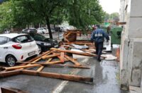 Vjetar srušio skelu glavne pošte u Osijeku