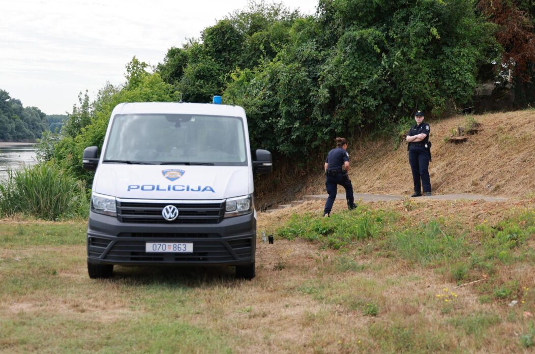 Potraga za dječakom u dravi Potraga za dječakom u dravi