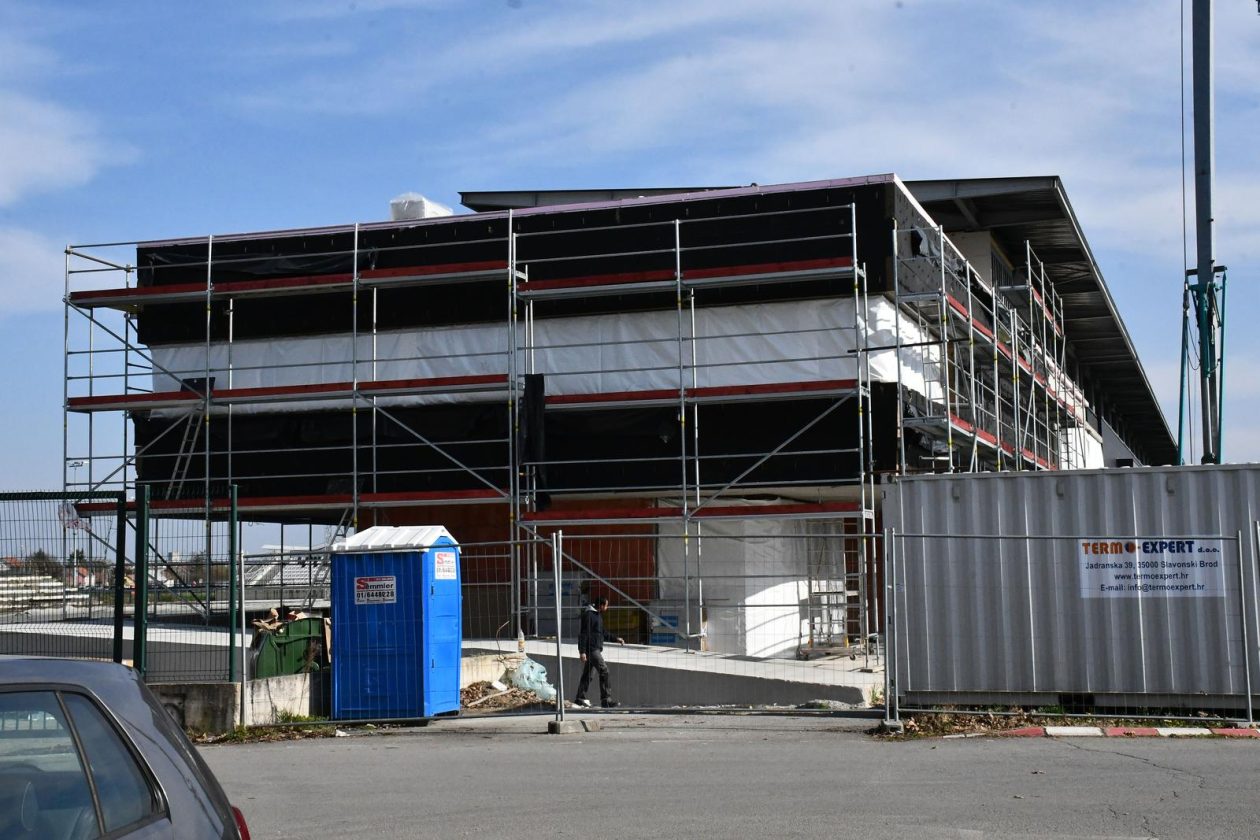 Radovi na južnoj tribini stadiona kraj save