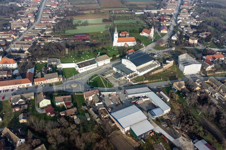 Pogled iz zraka na Kneževe Vinograde Pogled iz zraka na Kneževe Vinograde