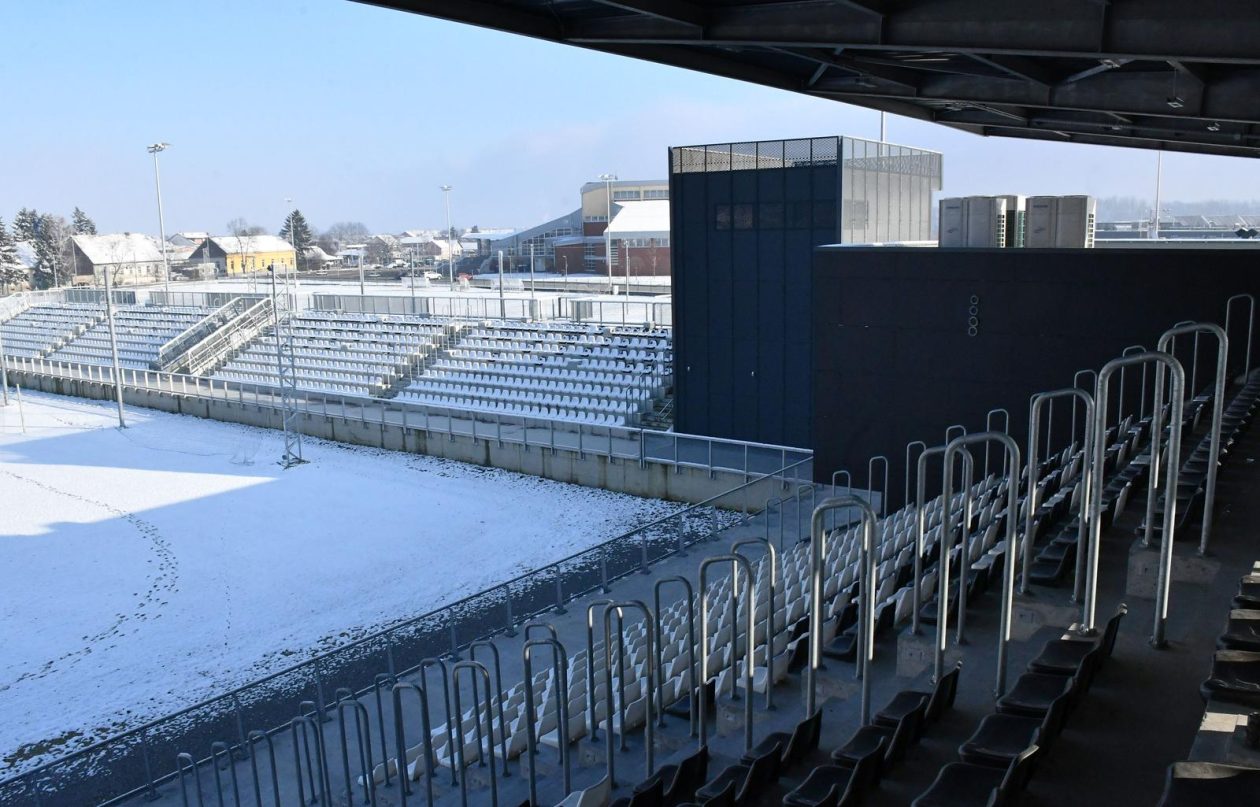 Stadion kraj Save