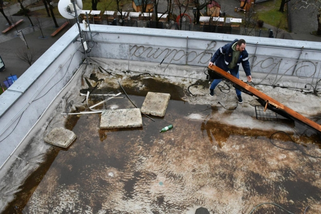 Nova Gradiška: Vjetar odnio dio krova zgrade gradske Uprave