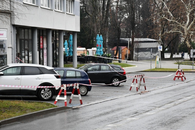 Nova Gradiška: Vjetar odnio dio krova zgrade gradske Uprave