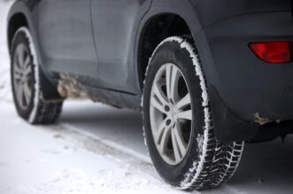 Zimske gume automobil snijeg