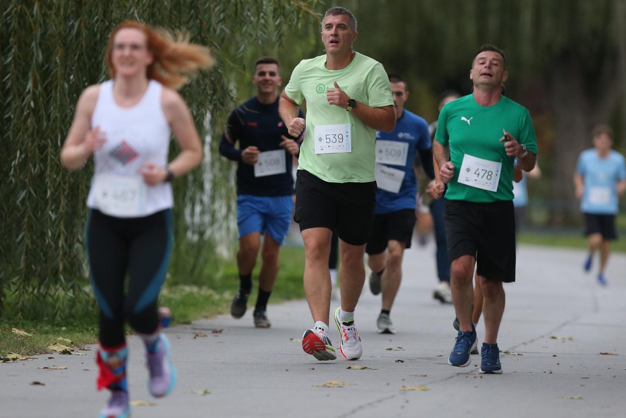 U Osijeku održana utrka “Trčimo za mentalno zdravlje” U Osijeku održana utrka “Trčimo za mentalno zdravlje”