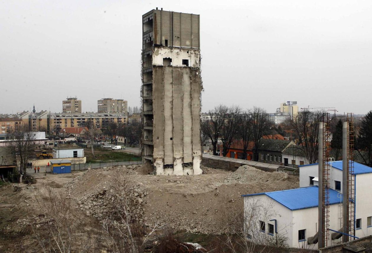 Rušenje silosa u Osijeku 2007.