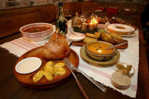 božićni ručak božićni stol božićni ručak božićni stol