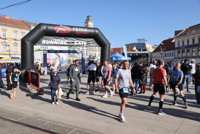 Startao 21. Osječki Ferivi polumaraton Startao 21. Osječki Ferivi polumaraton