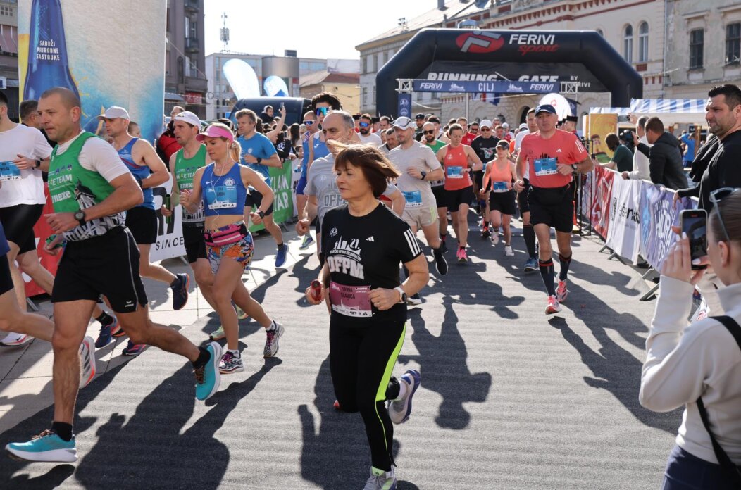 Startao 21. Osječki Ferivi polumaraton Startao 21. Osječki Ferivi polumaraton