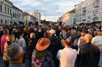 Slavonski Brod: Oproštaj od preminulog pjevača Halida Bešlića na Korzu