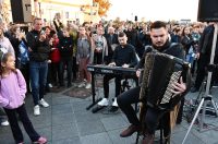 Slavonski Brod: Oproštaj od preminulog pjevača Halida Bešlića na Korzu