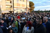 Slavonski Brod: Oproštaj od preminulog pjevača Halida Bešlića na Korzu