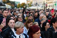 Slavonski Brod: Oproštaj od preminulog pjevača Halida Bešlića na Korzu