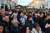 Slavonski Brod: Oproštaj od preminulog pjevača Halida Bešlića na Korzu