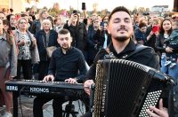 Slavonski Brod: Oproštaj od preminulog pjevača Halida Bešlića na Korzu