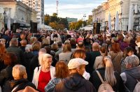 Slavonski Brod: Oproštaj od preminulog pjevača Halida Bešlića na Korzu