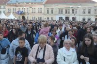 Građani Osijeka okupili se u čast pjevača Halida Bešlića