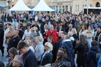 Građani Osijeka okupili se u čast pjevača Halida Bešlića