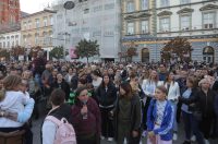 Građani Osijeka okupili se u čast pjevača Halida Bešlića