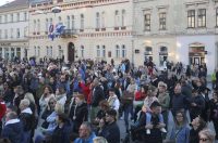 Građani Osijeka okupili se u čast pjevača Halida Bešlića