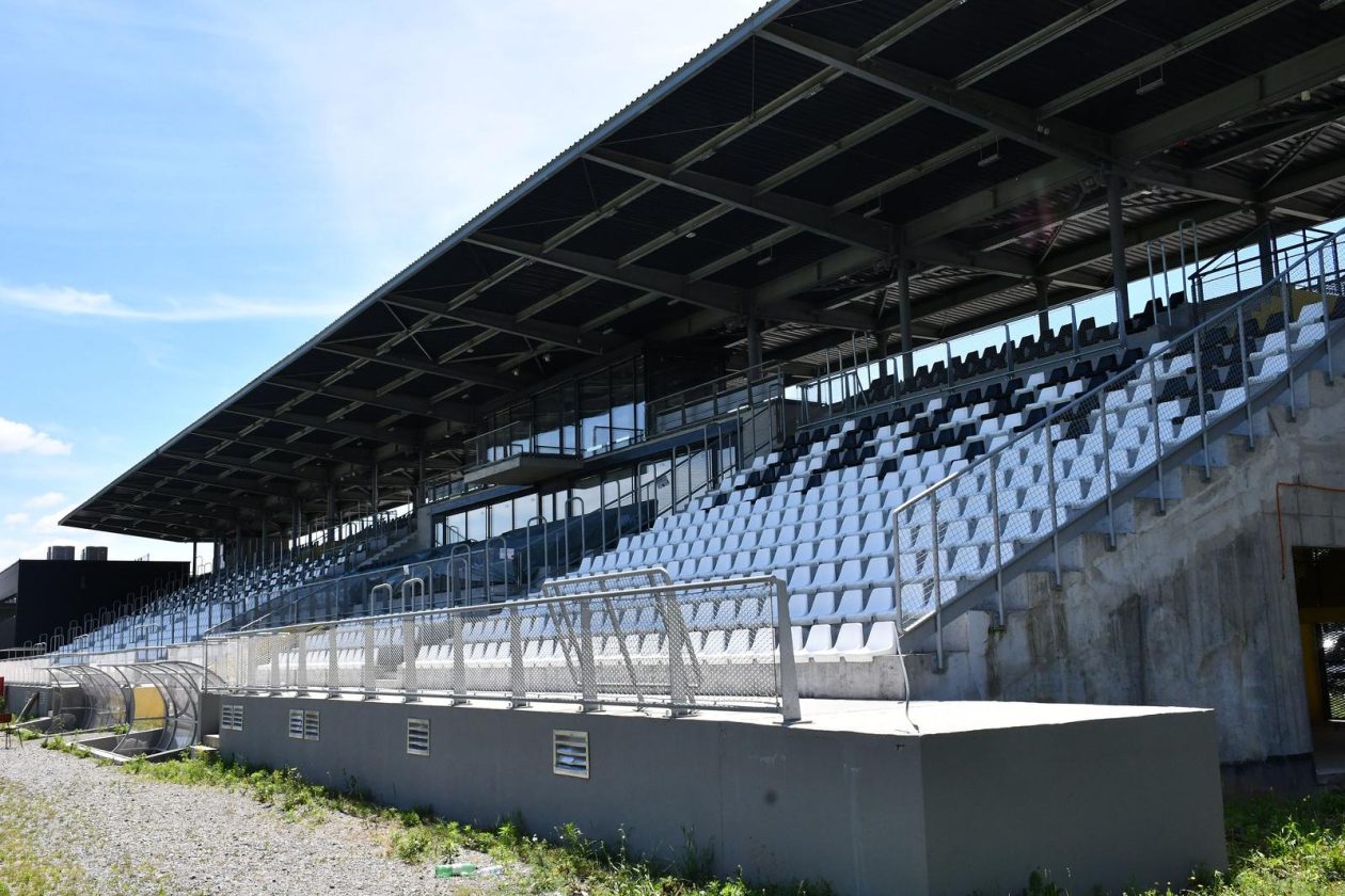 Stadion kraj Save