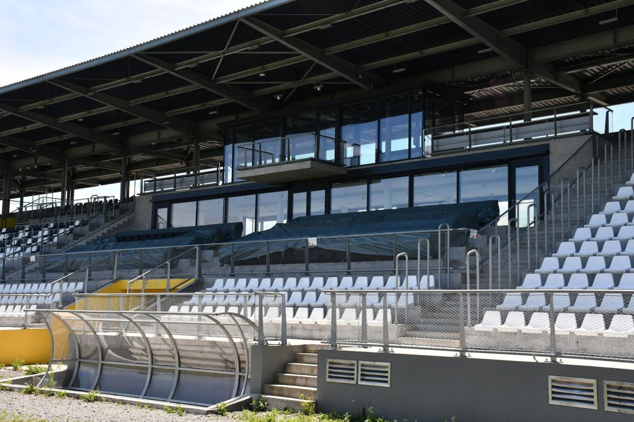 Stadion kraj Save
