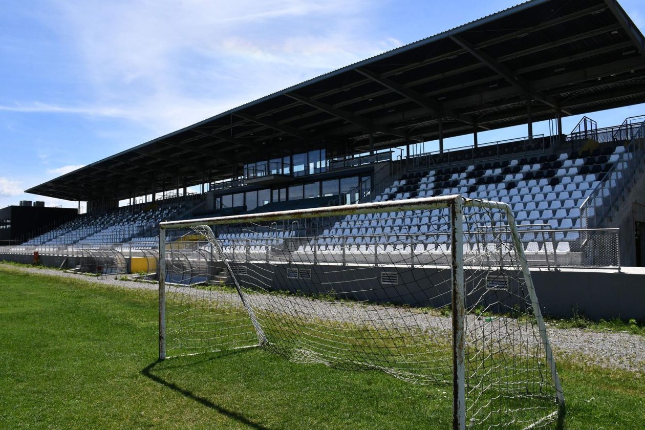 Stadion kraj Save