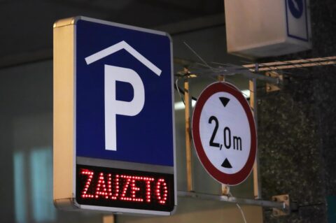 Zagreb: Zbog Adventa javne garae su naj?e?e pune do posljednjeg mjesta Zagreb: Zbog Adventa javne garae su naj?e?e pune do posljednjeg mjesta
