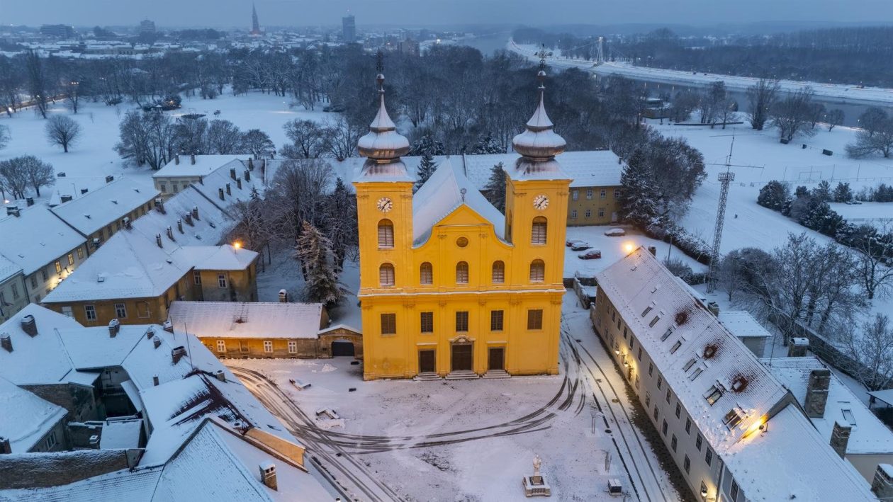 pogled iz zraka nad osijek pod snijegom
