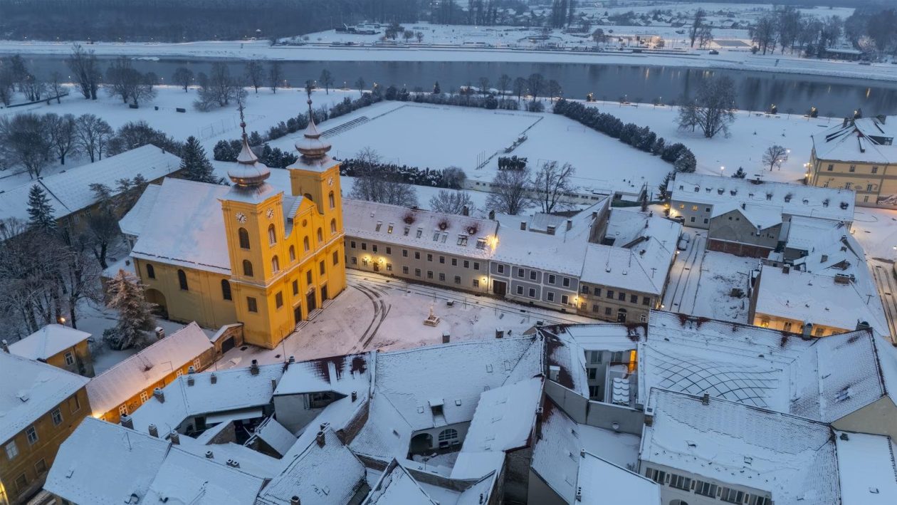pogled iz zraka nad osijek pod snijegom