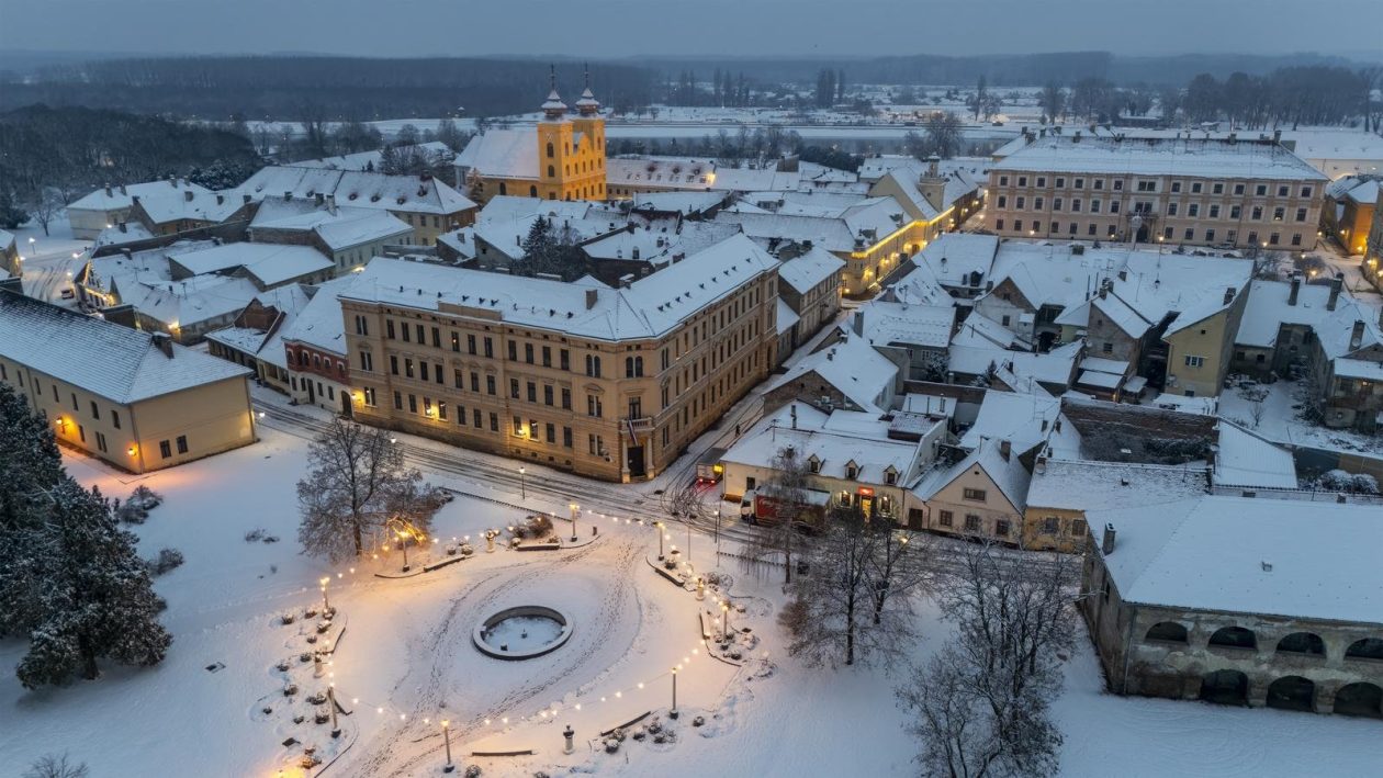pogled iz zraka nad osijek pod snijegom