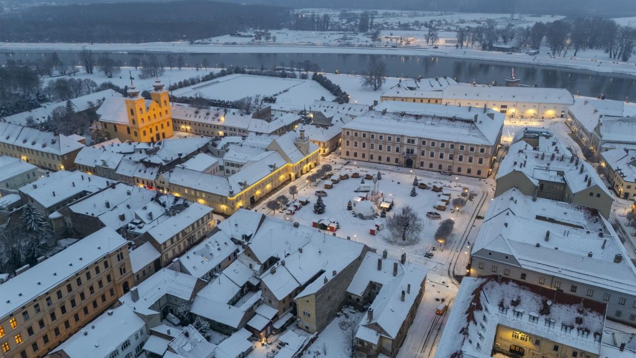 pogled iz zraka nad osijek pod snijegom