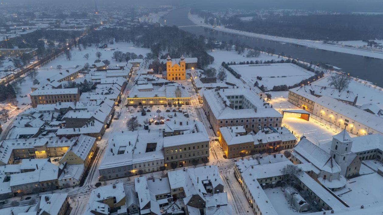 pogled iz zraka nad osijek pod snijegom