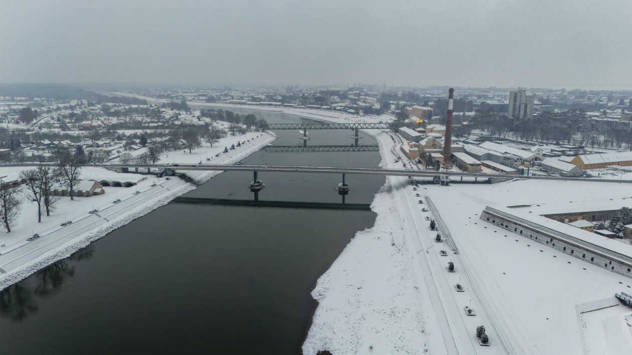pogled iz zraka nad osijek pod snijegom