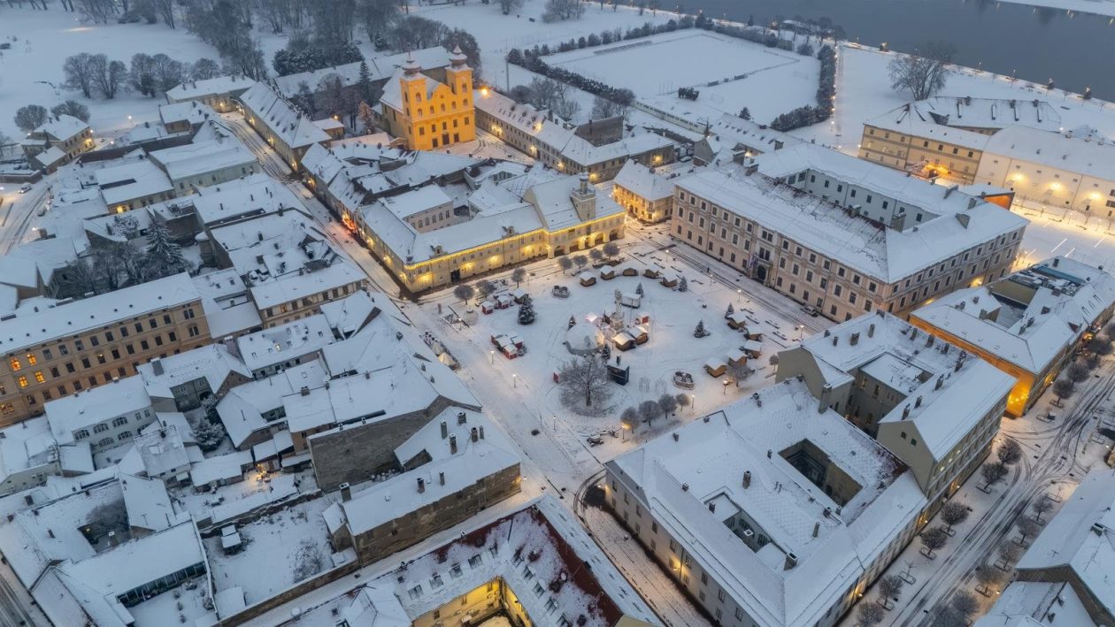 pogled iz zraka nad osijek pod snijegom