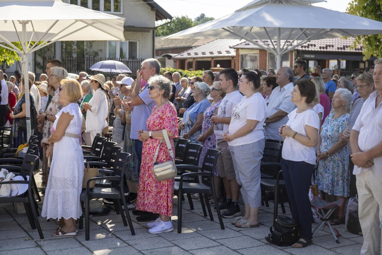 Misno slavlje u svetištu Gospe od Utočišta u Aljmašu na blagdan Velike Gospe Misno slavlje u svetištu Gospe od Utočišta u Aljmašu na blagdan Velike Gospe