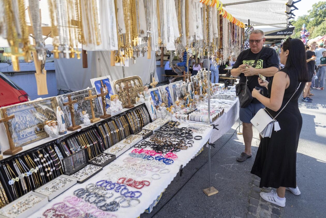 Misno slavlje u svetištu Gospe od Utočišta u Aljmašu na blagdan Velike Gospe Misno slavlje u svetištu Gospe od Utočišta u Aljmašu na blagdan Velike Gospe