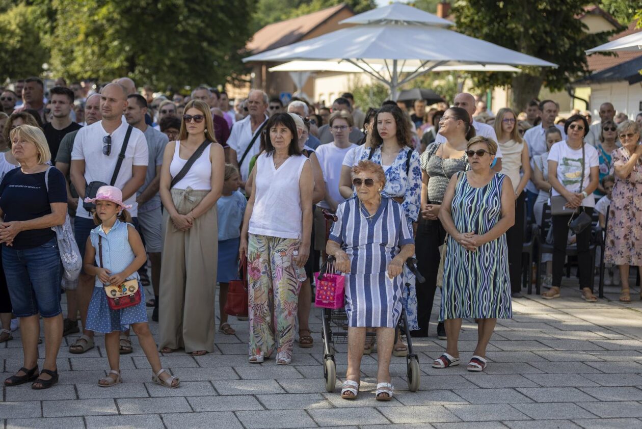 Misno slavlje u svetištu Gospe od Utočišta u Aljmašu na blagdan Velike Gospe Misno slavlje u svetištu Gospe od Utočišta u Aljmašu na blagdan Velike Gospe