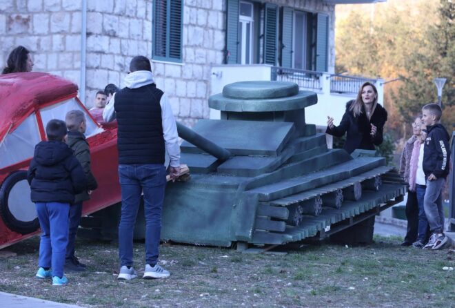 Zagvozd: Učenici osnovne škole i ove godine napravili zanimljive makete vezane uz žrtvu Vukovara i drugih slavonskih gradova