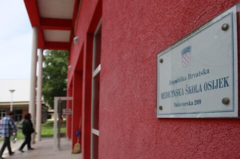 Osijek: Zgrada Medicinske kole u kojoj je nastavnik prijavljen za napad na u?enice