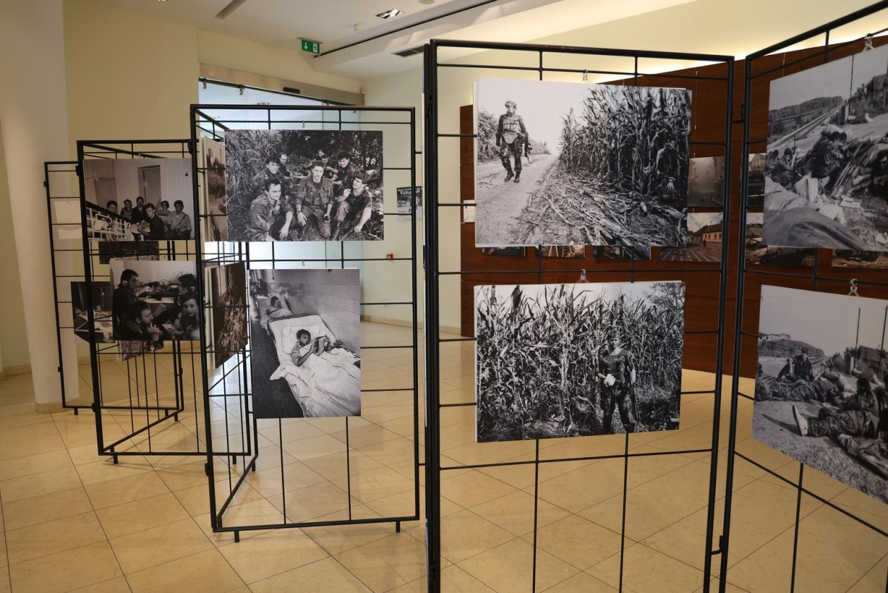 Vukovar: Otvorenje multimedijalne izložbe ratne fotografije “Vukovar 91”