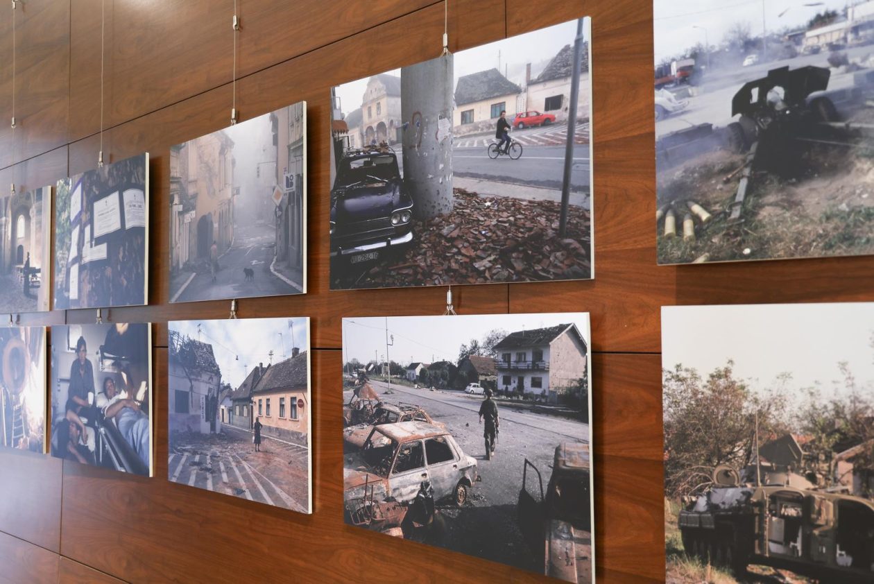 Vukovar: Otvorenje multimedijalne izložbe ratne fotografije “Vukovar 91”