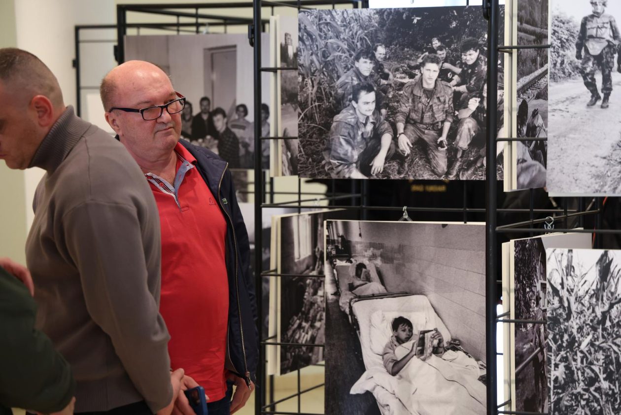 Vukovar: Otvorenje multimedijalne izložbe ratne fotografije “Vukovar 91”