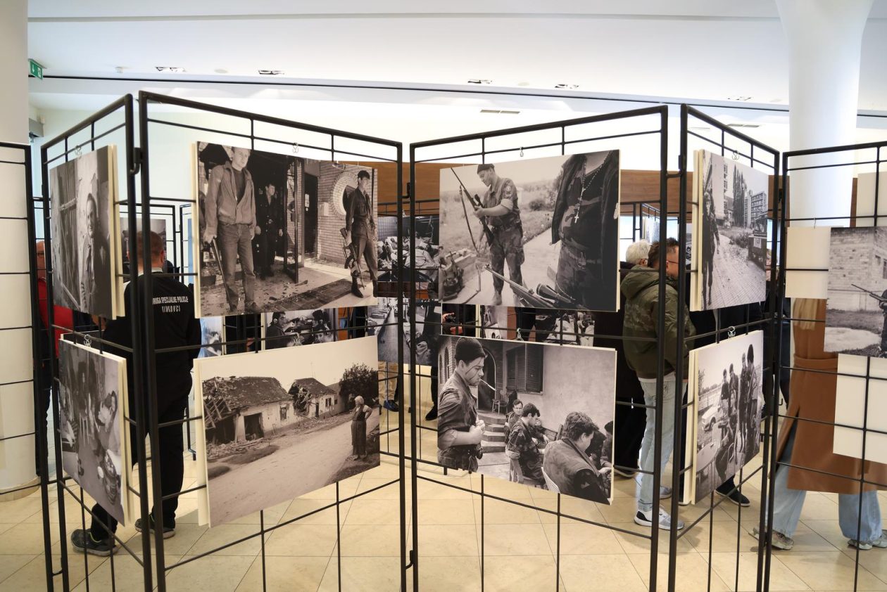 Vukovar: Otvorenje multimedijalne izložbe ratne fotografije “Vukovar 91”