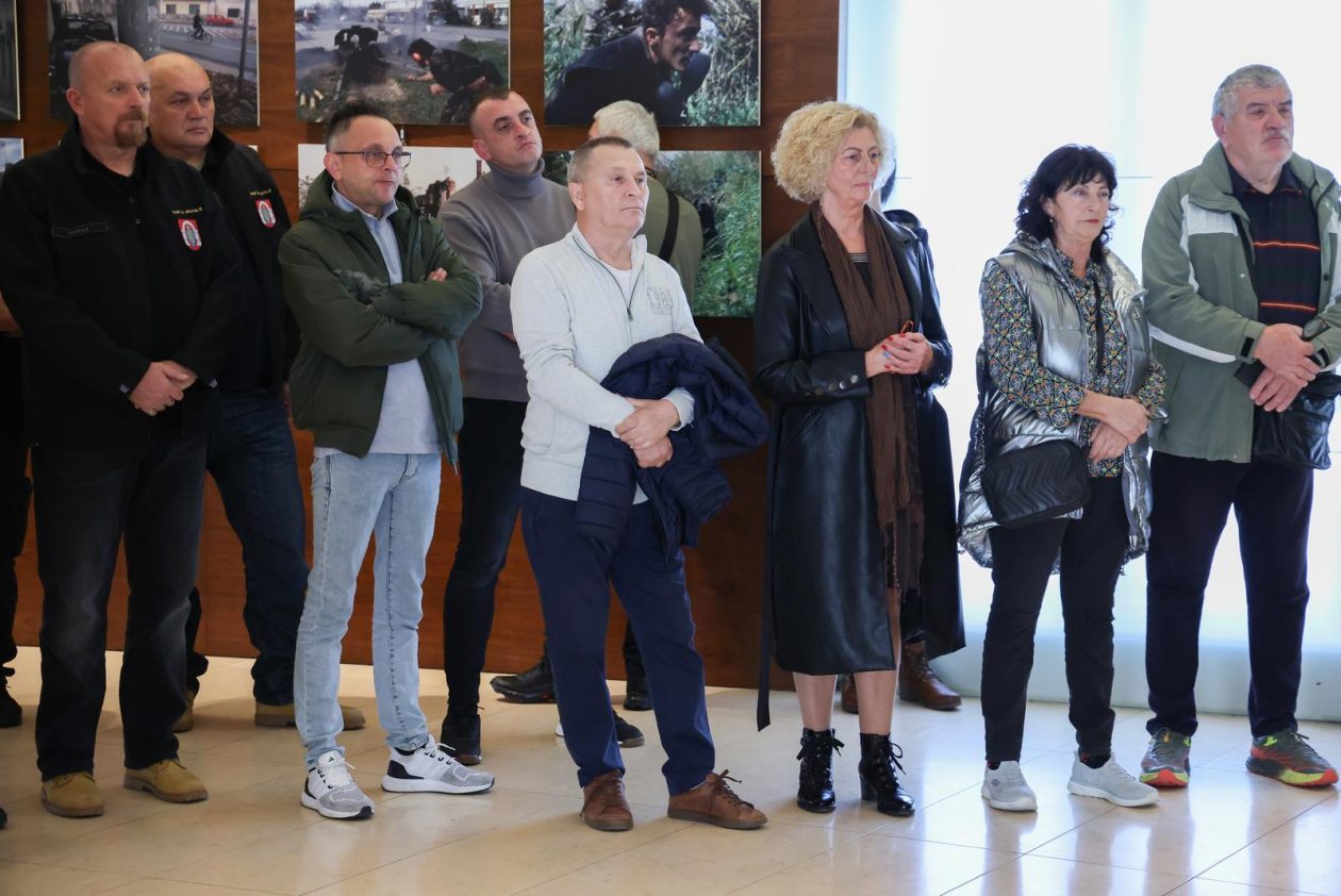 Vukovar: Otvorenje multimedijalne izložbe ratne fotografije “Vukovar 91”