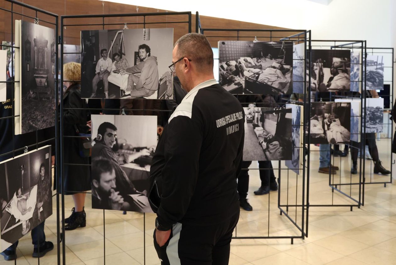 Vukovar: Otvorenje multimedijalne izložbe ratne fotografije “Vukovar 91”