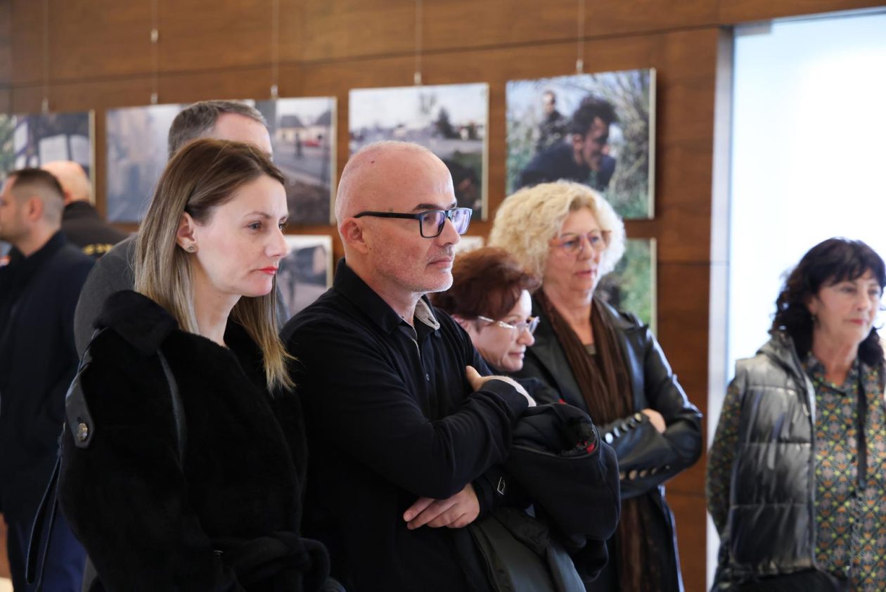 Vukovar: Otvorenje multimedijalne izložbe ratne fotografije “Vukovar 91”