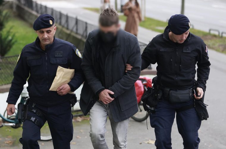 Osijek: Privođenje osumnjičenog zdravstvenog djelatnika kod istražnog sudca. Osijek: Privođenje osumnjičenog zdravstvenog djelatnika kod istražnog sudca.