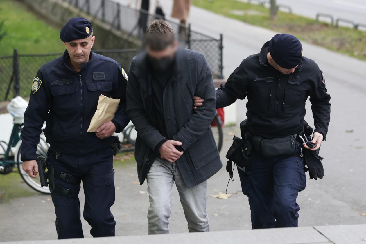 Osijek: Privođenje osumnjičenog zdravstvenog djelatnika kod istražnog sudca. Osijek: Privođenje osumnjičenog zdravstvenog djelatnika kod istražnog sudca.