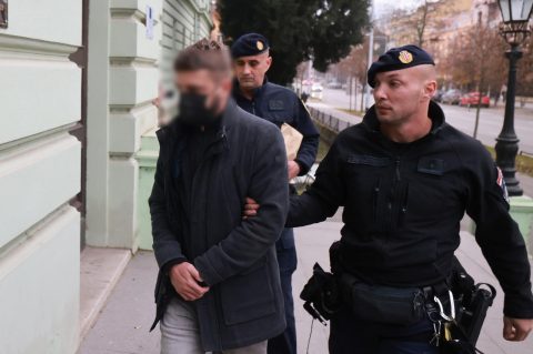 Osijek: Privođenje osumnjičenog zdravstvenog djelatnika kod istražnog sudca. Osijek: Privođenje osumnjičenog zdravstvenog djelatnika kod istražnog sudca.